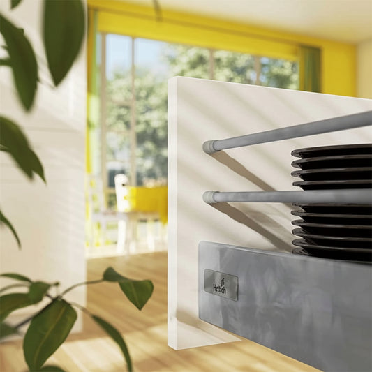 A high-capacity Hettich kitchen drawer system featuring double gallery stability rails in a modern anthracite finish. The image shows the side-profile of a white minimalist cabinet drawer organized with a stack of black ceramic plates, highlighting premium German-engineered hardware for stable and high-walled furniture storage.